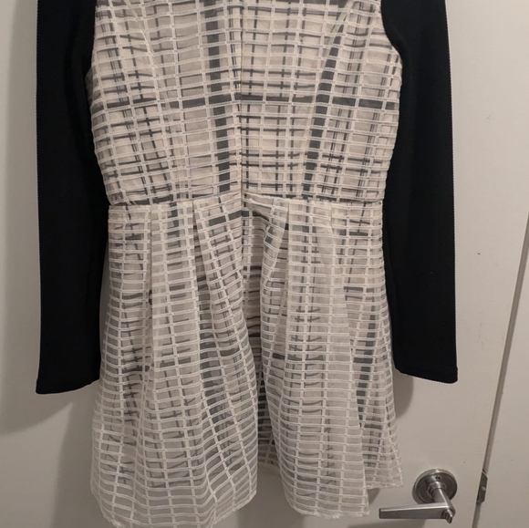 7. Modifier White and Black Checkered Dress Size Small (S) - Picture 8 of 8